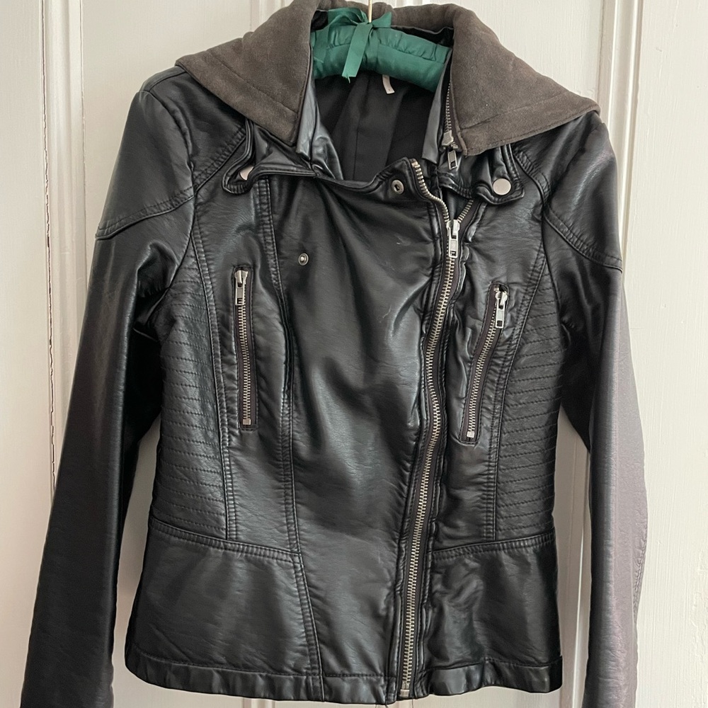 Free People Jacket Women Size 6 Vegan Faux Leather Full Zip Cafe Moto Biker Hood